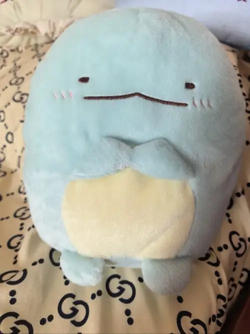 太萌了商品完好无损，手感超级舒服！！这个包被居然还能和它分开来比我想象中的还要棒*´︶`*)没有多余线头与污渍，造型很饱满(*^ω^*)，没有掉毛，真的特别可爱特别喜欢！