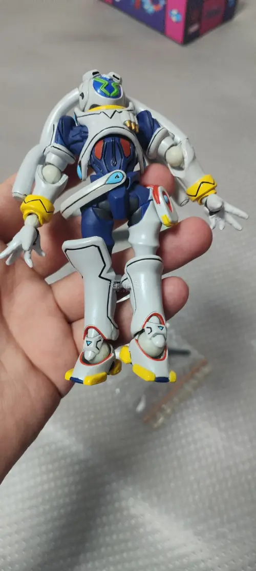 这次购物体验不错，物流速度很快，打包也到位，玩具品相也不错，配件多，可玩性很强，老山口的尼龙关节韧性很好，虽然是老物，但是把持度依旧相当稳定。可以满足各种造型要求，一次不错的购物体验