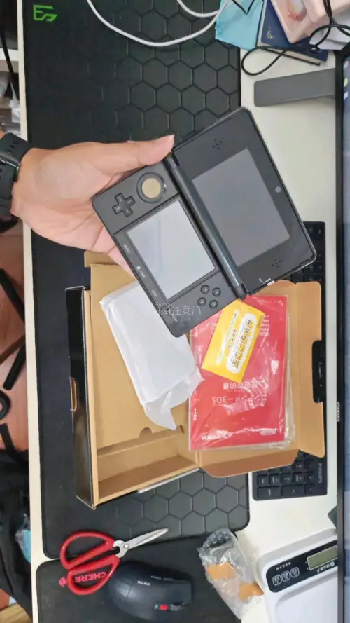 这一次收到箱说全的3 ds，3 ds的这个成色还是比较可以的，然后花的时间也不是很久，总体的体验非常的好，给个好评吧