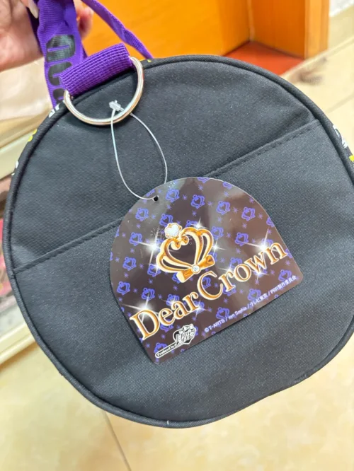 通过日淘任意门挖到心心念念的美妙旋律Dear Crown周边！中古包到手状态超出预期，吊牌完整，印花清晰几乎没有磨损。代切响应及时，入库检查细致，打包保护得很到位。对于老谷爱好者来说，能淘到保存这么好的绝版周边真的很惊喜，物流整体也很稳定。平台找中古日谷很方便，后续...
