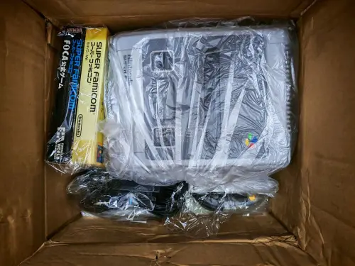 买到了，以前都没有玩过的，整一套的sfc有一个主机带两个手柄，还有五个游戏卡，整体的成色都还非常不错，有时间再来测试一下，给个好评先