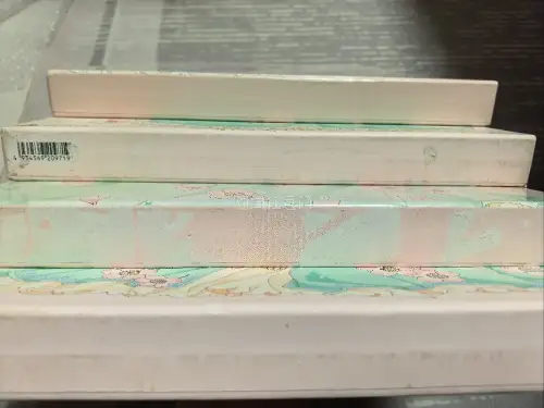 心心念念的百变小樱日版LD顺利收到，卖家描述品相如实，封套保存完好，盘面干净，播放画面色彩复古细腻，音质表现不错。转运打包加固到位，漂洋过海没有磕碰损伤。童年经典动画实体收藏，氛围感十足，海淘整体体验很满意，同好收藏值得，后续还会继续蹲同类藏品。