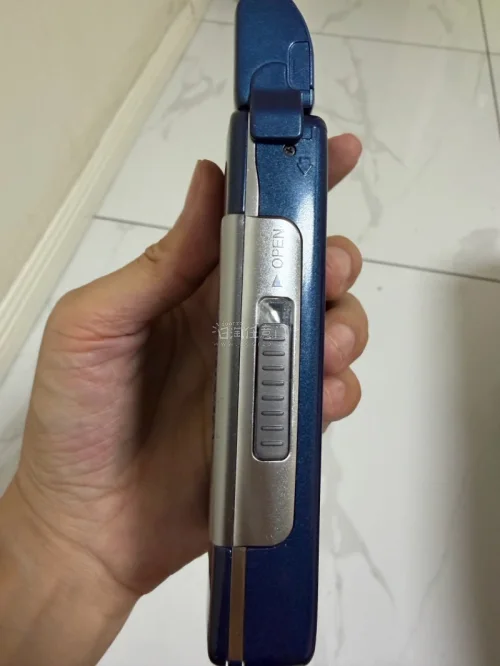 临近8月底，马上开学之际，到了一箱海淘随身听盲盒分享，快递选择的是邮政EMS，速度是真的快啊！东西也都完好无损，开心！给挖煤姬点赞！