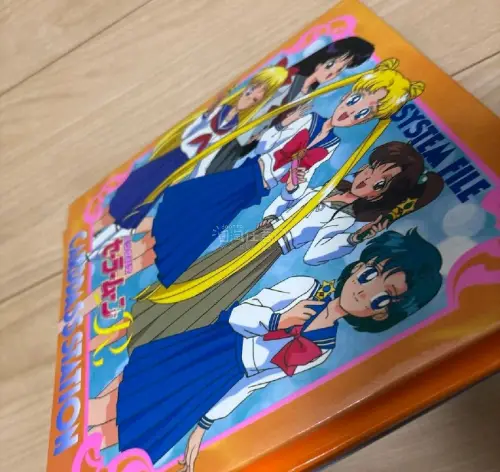 收到了一个品相非常完美的美少女战士R卡册，保存的非常好，物流也很快，拿到手很满意，感谢任意门，非常喜欢！