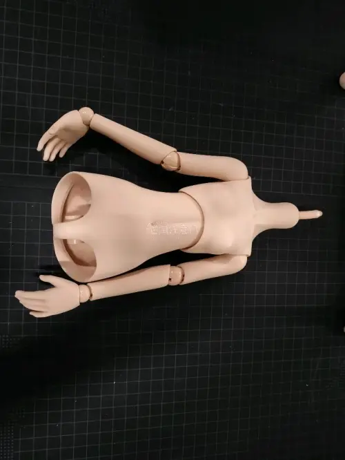 volks dd这类娃娃特点是体积大重量轻，通过分箱之后走按重量计费的ems又快又便宜，挖煤姬分箱服务很棒，吉吉国王可以加急，打包的也很结实~