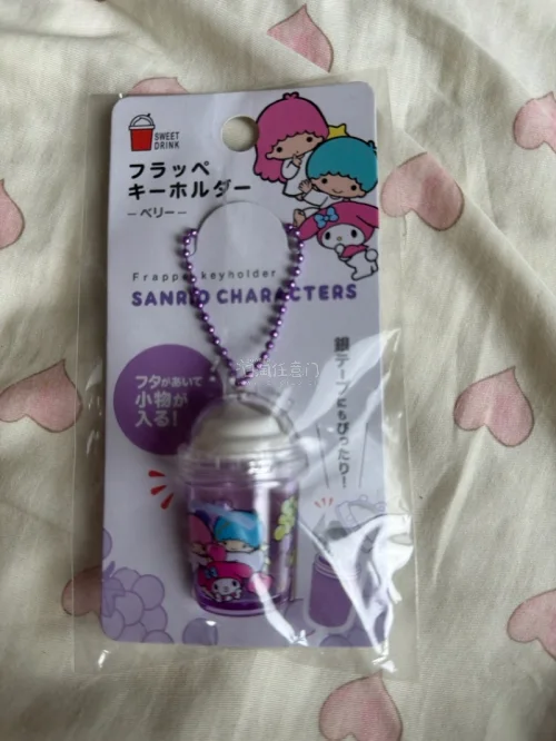 第一次在挖煤姬淘到了二三年三丽鸥的彩带收纳双子新款非常好价，还送了另外一个也是彩带收纳，买了一个美乐蒂一番仆人玩偶加陶瓷盘，陶瓷盘没有送过来的时候，纸箱也非常硬挺