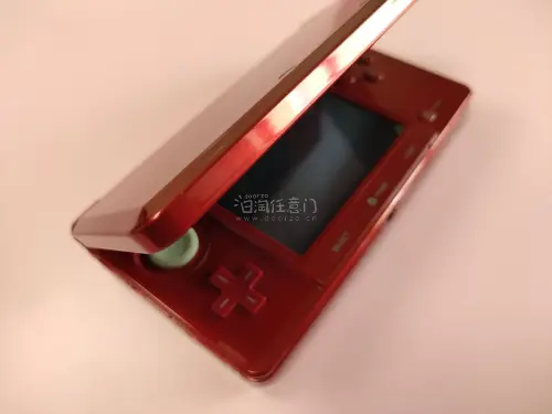 终于到了凉爽的初秋九月，虽然开学了，但是学习之余也要劳逸结合，正好用到我刚买的游戏机！最近收到挖煤姬上买的游戏机和卡带还有amiibo卡片，真的太开心了！想要玩复古双屏任天堂游戏，还是得3ds实机啊，它的裸眼3d功能和0延迟是模拟器达不到的效果。喜欢玩音乐节奏游戏的...