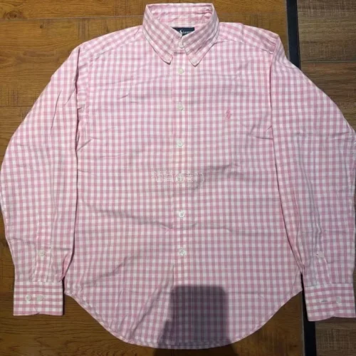 挖到件质感很好的Ralph Lauren单品！粉色格子衬衫氛围感十足，上身很显气质，是百搭款。衣服成色不错，面料柔软，和图片没有落差，购物体验很好，很满意这次的收获，日常穿搭闭眼入。