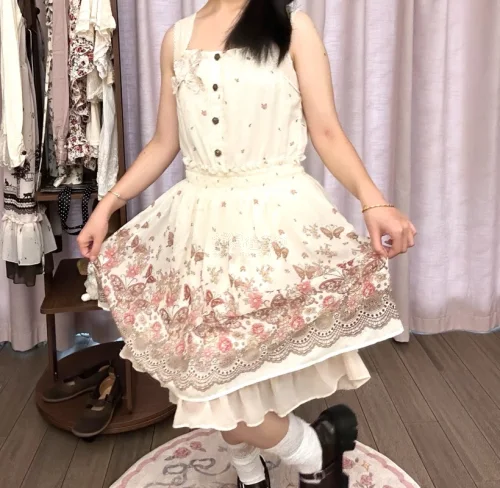 裙子实物超美，成色和卖家描述几乎没有出入。挖煤姬打包严实，收到完好无损，我选择的是ems物流真的很快。整个购物流程顺畅，体验很满意。