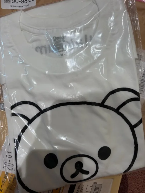 已经很久没有进行海淘了，突然无聊买了一件t，到手发现特别好?非常感谢出物，还是全新的，作为熊妹忠粉觉得很满意，很开心呢～