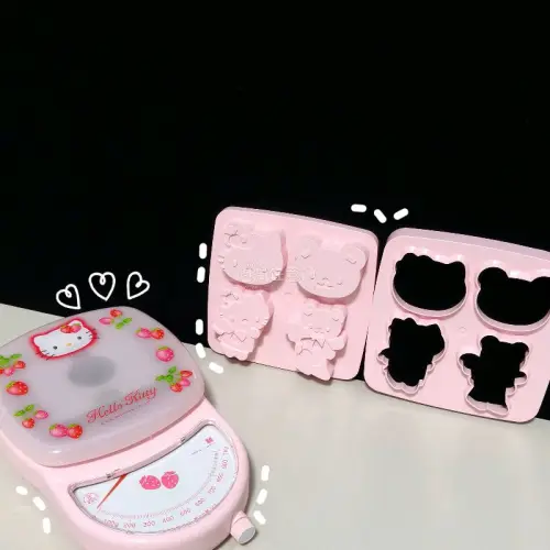 一直在挖煤姬收集Kitty的各种餐具和烘焙用品，日常生活里用这些摆放、制作食物，简直是给日常食物叠加了美味buff❗
*刚收到的曲奇模具已经被我用上啦，请看成品！是不很可爱呀~
可以把喜欢的卡通形象做成好吃的成品，成就感真是满满的✨
​挖煤姬平台界面清晰、操作简单，...