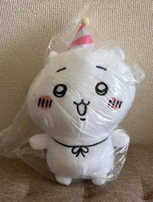 终于收到心心念念的chiikawa玩偶啦。之前一直想入手，国内价位偏高，纠结很久鼓起勇气用切煤软件下单。作为新手，本来担心流程复杂、语言不通，没想到平台操作简单，自带翻译，下单、入库、转运全程清晰可控，新手也能轻松上手。这次运气很好，挖到品相不错的好价玩偶，终于把梦...