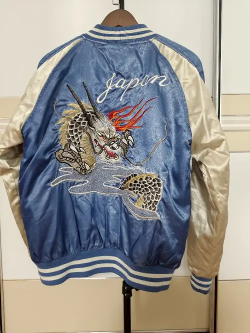 非常棒的一次购物，第一次尝试合单这么多件衣服，包裹包装的非常好！衣服和盒子在运输的过程中没有损坏，ems的快递速度也很快，准时到达我的手里