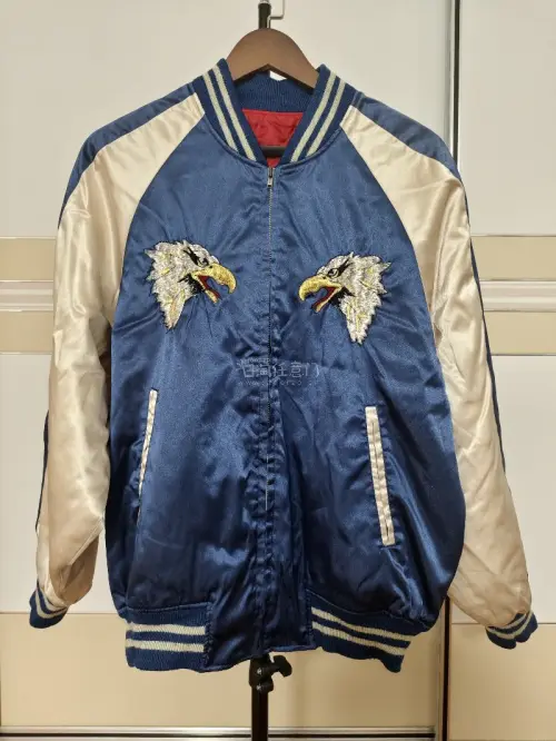 非常棒的一次购物，第一次尝试合单这么多件衣服，包裹包装的非常好！衣服和盒子在运输的过程中没有损坏，ems的快递速度也很快，准时到达我的手里