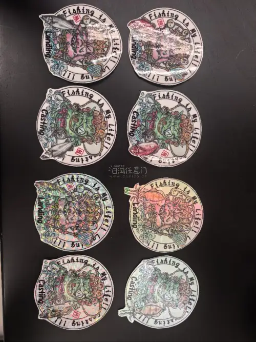 我是煤炉这家店的老主顾了，采购了几十次，非常喜欢这家店铺的贴纸，防水并且不容易褪色。而且也不会翘边之类。。