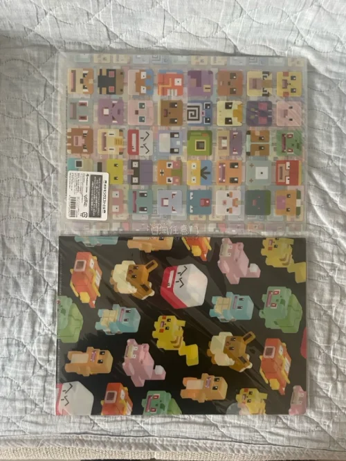 又到了一箱包裹，本次还是ems，配合积分低扣太香了！买了一些宝可梦周边，pokemon doll stamp，邮票风格的一个文件夹收纳盒，本来以为是有单独存放的，结果没有。还有两张文件夹，最后是两张贴纸。下个月继续！