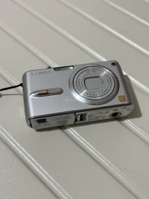 这次在挖煤姬淘到第一台是松下ccd，收到的时候特别惊喜，外观保养得很好，开机闪光灯一切正常，整体购物体验很好。
第二台是奥林巴斯CCD清冷胶片感外景拍照巨好看，收到手成色挺好的，也没有什么损坏。
总的来说，平台可以查看卖实拍，相机可以选加固，可以降低运输破损风险，长...