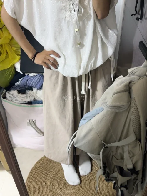 简直不要太好穿！裤子版型很好，面料很舒服，最重要的是很百搭呀！上身很日系感，我好爱！买到的最爱的裤子！