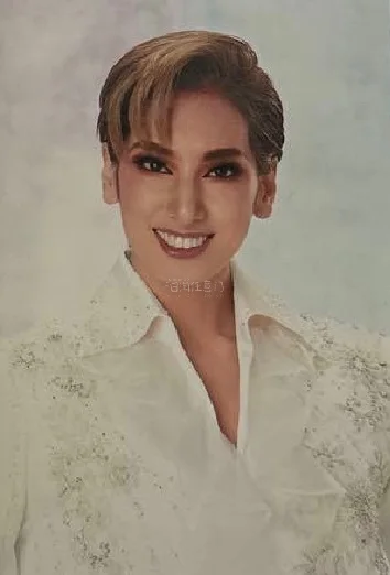 终于蹲到心仪的宝冢舞写！品相完好，边角没有压痕，卖家保存得很不错。挖煤姬打包扎实，运输过程安全，古早舞台写真顺利漂洋过海到家，收谷体验很棒，宝冢人安心的日淘平台，以后还会继续切周边！