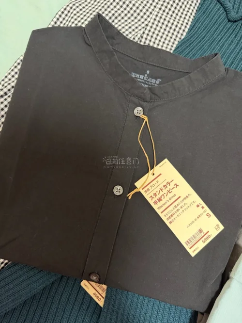 一次收了好多件MUJI日版单品，有罩衫、衬衫、披肩围脖、黑白格纹半身裙。
日版面料和国内版本会有细微差别，大部分带吊牌成色很好。
全部都是松弛感日常款，居家通勤都能穿，挖煤姬淘日单真的很快乐。