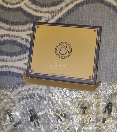 这次购买了轻音少女的杯挂一套很喜欢 很萌 而且还是很好价拿下 之前很多优惠卷减了很多。很舒服拿下走的竹蜻蜓路线 线路很快包装很好没有损坏