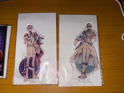 切了咩走的四个立牌和两张剧场版特典卡，竹蜻蜓物流速度这次挺快的，包装也很严实，有泡沫纸填满，箱子也很结实，没有瑕疵，很满意