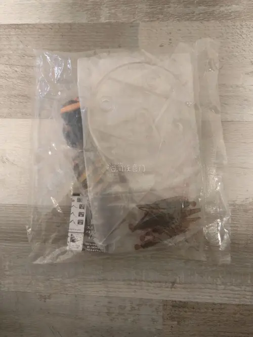 海淘安全下车！卖家保管状态很好，内袋全部未拆，气泡膜包裹严实，长途运输没有磕碰。实物细节做工精致，和商品描述完全一致，收藏很满意，下次还会再来。