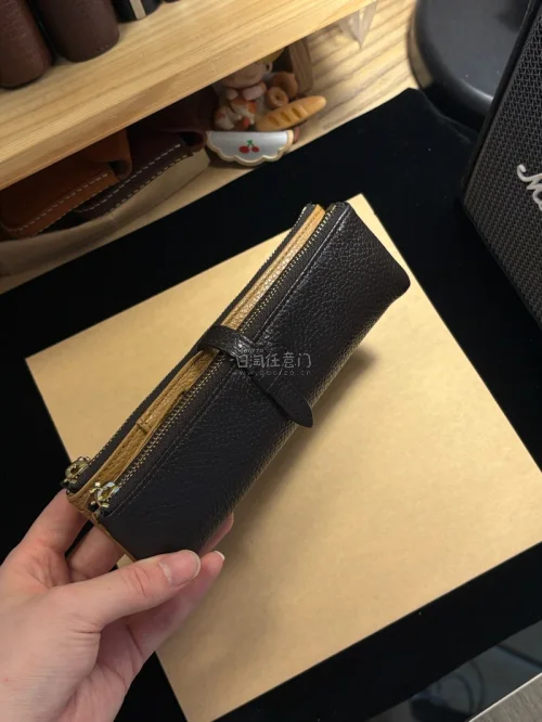 这次海淘体验满分！任意门的代切很靠谱，下单方便，入库会拍照确认品相，能提前看到实物情况。
打包真的很用心，气泡膜、硬纸板层层防护，周边没有压痕磕碰。可以自由合单，仓储时间充足，运费明细公开没有隐形消费。物流更新及时，清关顺畅，顺利收到心念念的谷子。同好可以放心冲，很...