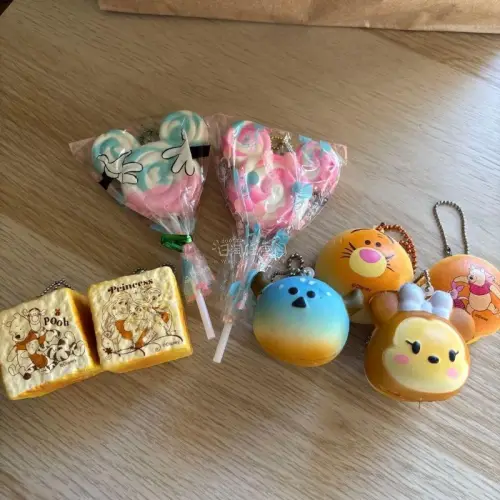 这次海淘入手了好多可爱的中古squishy，各式各样的小挂件款式很丰富。平台代拍流程简单顺畅，入库核对信息准确，打包防护做得很用心，到手所有玩具都完好。能淘到很多国内少见的日本二手慢回弹，整体购物体验很不错，转运时效也可以，淘解压玩具选这里很靠谱，之后还会继续回购。...