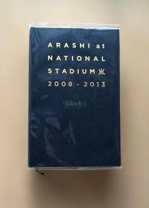 这次买了arashi五蛋和国立写真 大图看的很清楚 爽～
松本润文件夹➕扇子 set 都很喜欢
因为比较重 选择了海运 时间也还可以接受 
以后还要继续买买买