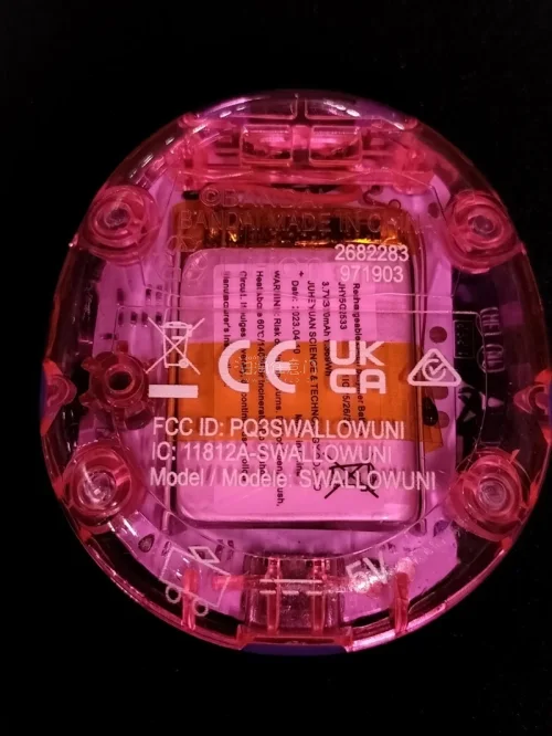第一次海淘就成功淘到了心仪已久的拓麻歌子uni，整个下单流程比想象中顺畅，物流追踪也很清晰，到手时包装完好无损。打开后机身配色超可爱，屏幕细腻，互动玩法比旧版丰富很多，真的让我找回了童年养宠物的快乐。这次跨境购物体验非常满意
ps：吐槽现在uni涨价是真多，原本一手...