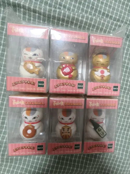 很可爱的一套猫咪老师古早不倒翁摆件，每一个造型都很可爱，用x光拍照很清楚的就能看到有几只，价格也实惠，适合用来检查小手办。