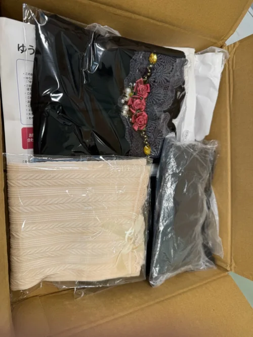 第一次海淘 淘到那么美的衣服真的好开心好喜欢太漂亮了axes的吊带又美萌又重工的设计下次还会继续再购买 真的太喜欢axes的吊带了 欣赏一下美图吧