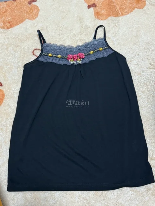 第一次海淘 淘到那么美的衣服真的好开心好喜欢太漂亮了axes的吊带又美萌又重工的设计下次还会继续再购买 真的太喜欢axes的吊带了 欣赏一下美图吧