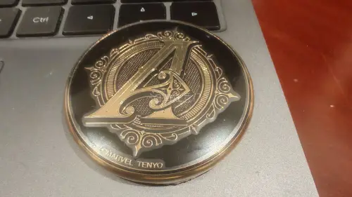 走的竹蜻蜓专线，速度快到超出预期，漫威黑金吧唧简直是艺术品，已经撕膜美美摆上。整体购物体验很棒，推荐入手！