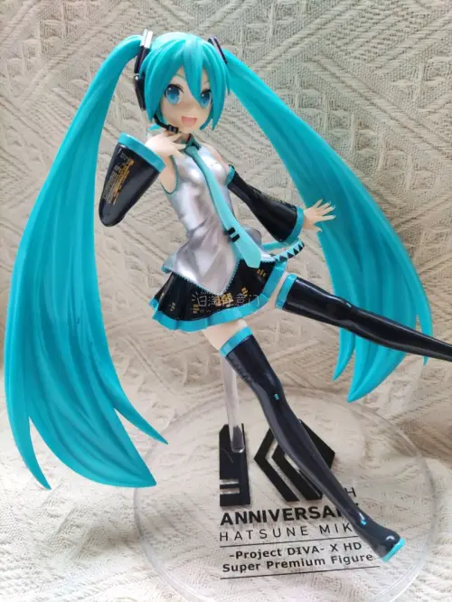 一直想收集齐老版的公式初音
真的是很惊喜的价格就买到了，打包的很好，从图片上也可以看出来三个手办没有任何瑕疵。
真的是淘到宝贝了。
ε(´｡•᎑•`)っ♡