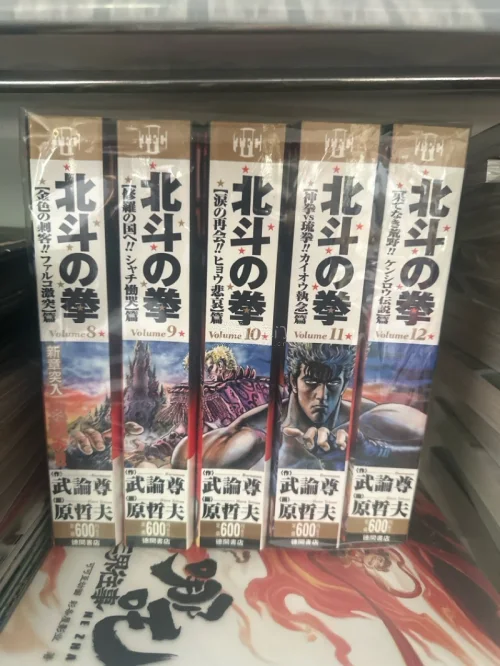 这次入手的三套日版漫画品相很不错，《北斗神拳》文库版、《猫眼三姐妹》单行本还有入间同学的周边杂志，书页干净无明显黄斑。打包很扎实，卖家细心检查了书脊，就是日淘等待时间偏久。这批漫画内容合规，只要合理分箱申报，正常可以顺利过海关，收藏价值很高，一次很满意的海淘淘书之旅...