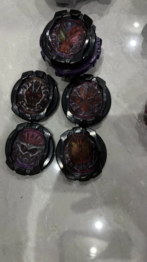 这次在挖煤姬入手心仪的日版中古玩具，整体购物体验很不错。平台自带翻译功能，看不懂日文也能轻松浏览商品，代拍竞价稳定，想要的好物可以顺利拍下。仓库入库会提供实物实拍，能提前确认商品品相，避免踩坑。

支持免费仓储，多件商品可以合单发货，有效节省国际运费。仓库打包防护到...