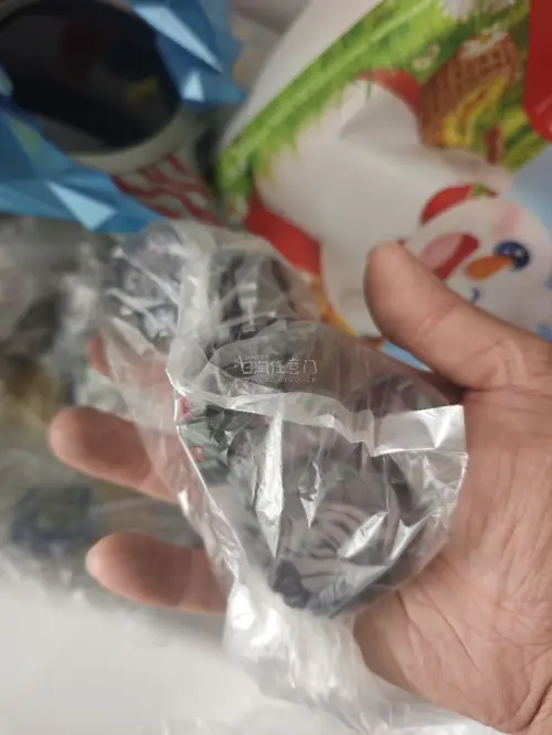 最近竹蜻蜓的包装箱都蛮大的，里面包裹也很严实，东西也没啥破损，布莱泽的变身配晶石只要200+也是非常有性价比了，led灯也很炫酷~