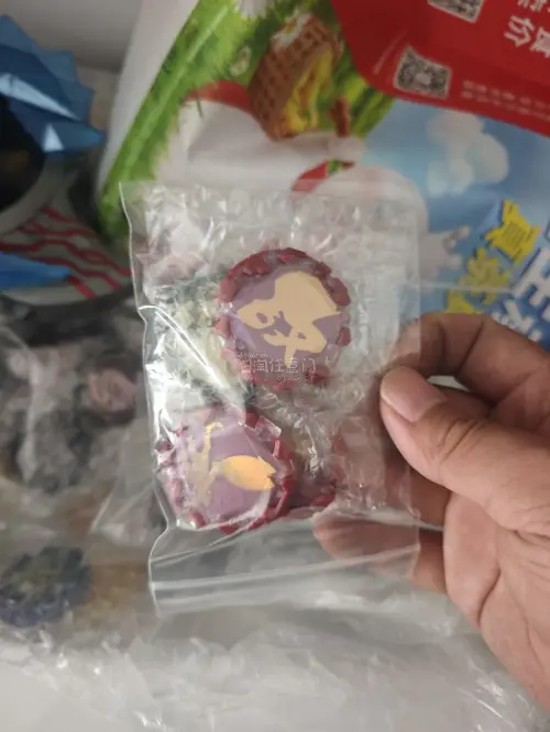最近竹蜻蜓的包装箱都蛮大的，里面包裹也很严实，东西也没啥破损，布莱泽的变身配晶石只要200+也是非常有性价比了，led灯也很炫酷~
