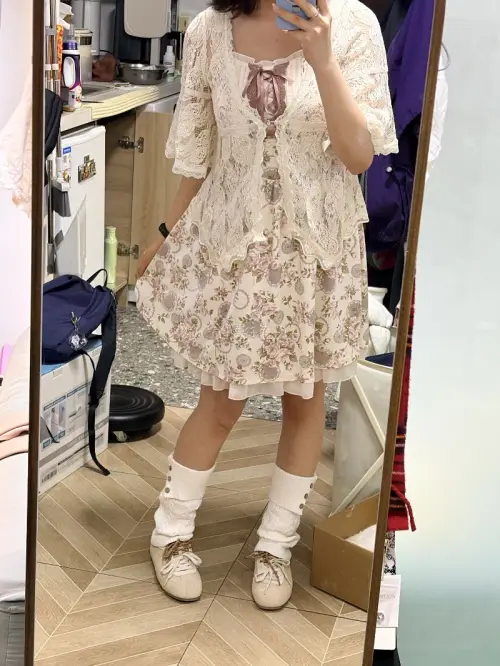 Deicy小碎花裙非常复古太好看了，现在几乎见不到了，但是居然买到了全新的！另外Axes依旧权威，特别萌，已经在任意门淘到好几身衣服了！