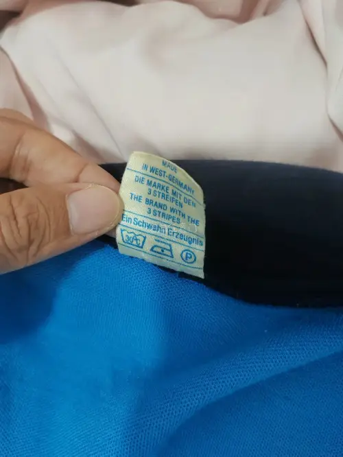 心念念的运动夹克终于收到了。这件衣服卖家标价56000日元，我一直留意着，但还是没有等到卖家降价。直到挖煤姬随机选中了这件立减3000日元，再加上9折优惠券，果断买下！感谢挖煤姬！
