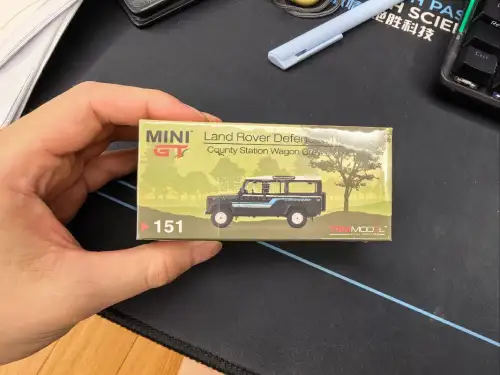 不错的购物体验，价格简直完美，比国内起码少一半的价格，而且产品无任何瑕疵，包装也是一点点都没有划痕，点个赞