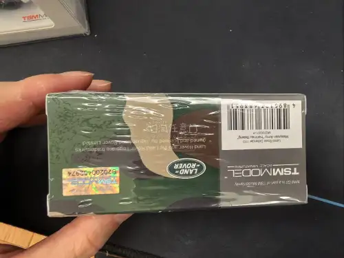 不错的购物体验，价格简直完美，比国内起码少一半的价格，而且产品无任何瑕疵，包装也是一点点都没有划痕，点个赞