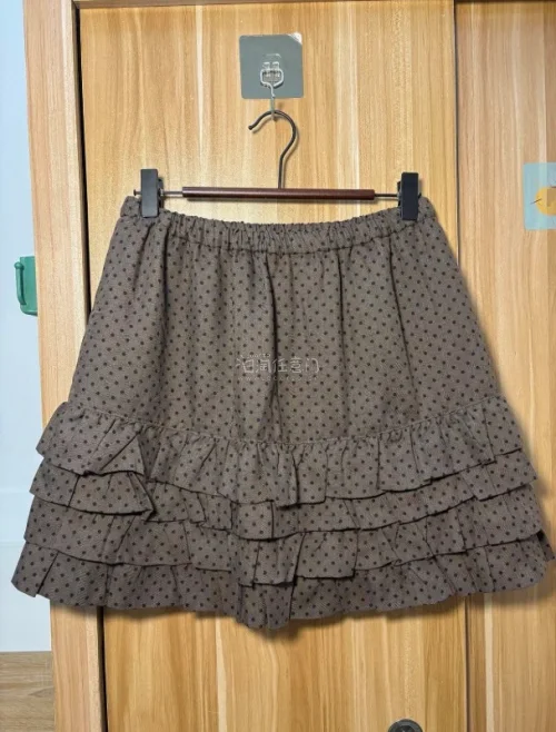 挖煤姬购入的美衣到啦，实物质感很好，这次选择的海运，大概一个月左右到手，挖煤姬还是非常让切煤人省心滴！这次购入的是半裙和上衣，非常美丽。