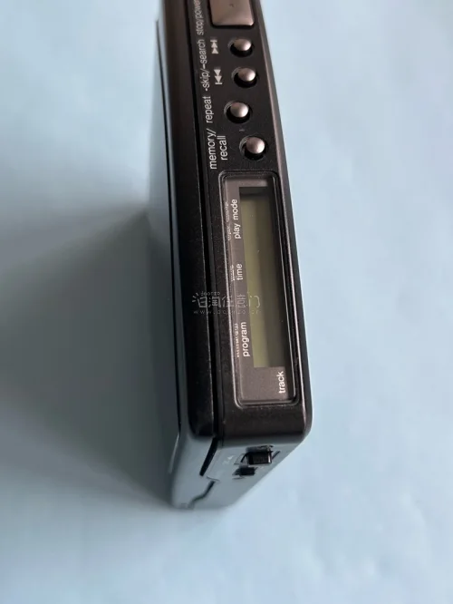 这次海淘啦两台机，一台是松下s100cd随身听，另外一台是松下xp50，这台机成色比较好，带外套的，这次比较满意，购物愉快