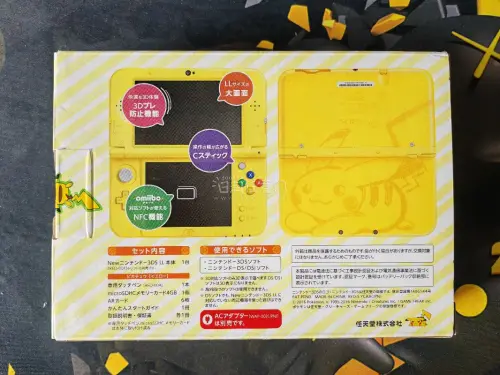 之前收到了一台皮卡丘新大三，成色还可以但还是不太满意，这次在雅虎日拍上又蹲到一台全新未使用的，等到拍卖的时候果断拿下，还好竞拍的人不是很多。任意门的快递包装保护得很好，收到以后没有什么损伤。开箱以后发现机器成色确实非常新，全新无误，满意的一次购物。晒图！