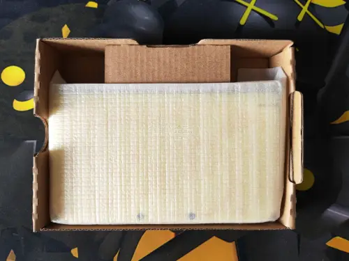 之前收到了一台皮卡丘新大三，成色还可以但还是不太满意，这次在雅虎日拍上又蹲到一台全新未使用的，等到拍卖的时候果断拿下，还好竞拍的人不是很多。任意门的快递包装保护得很好，收到以后没有什么损伤。开箱以后发现机器成色确实非常新，全新无误，满意的一次购物。晒图！