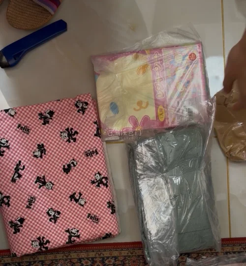 这次在挖煤姬切了布料，中古布料使用场景多样，可以自己做手作包包，夏天用刚刚好，从下单到收货，运输不到二十天就到货啦，很适合邮寄衣物及家纺物品，挖煤姬时不时就会有优惠以及运费优惠，切煤速度很快，真的很推荐！