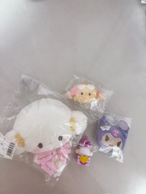 本次是在挖煤姬里面购入的小麦粉精灵毛绒玩偶，整体看上去没什么问题，非常满意。这次走的是ems路线，合单发货很快，大概一个星期左右就到了。